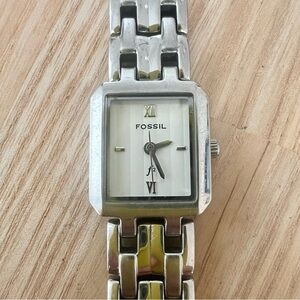 Fossil F2 ladies rectangular silver tone bracelet watch NEW BATTERY